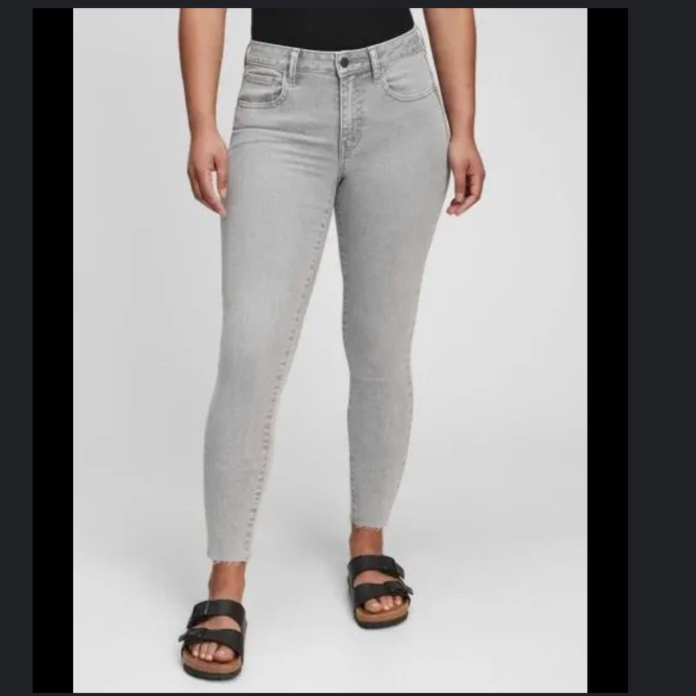 New with tags NWT Gap's Mid Rise Universal Jegging with Washwel